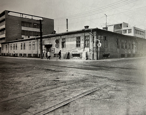 <p>"Objekt bývalého závodného klubu matador" Obuchová, V. (2009:262), Priemyselná Bratislava, Najvýznamnejšie Bratislavské fabriky - továrne - podniky, MARENČIN PT</p>
